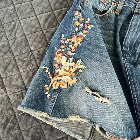 Abercrombie & Fitch jean Skirt Womens Size 24 Floral Embroidered Denim Mini BB - Picture 8 of 8